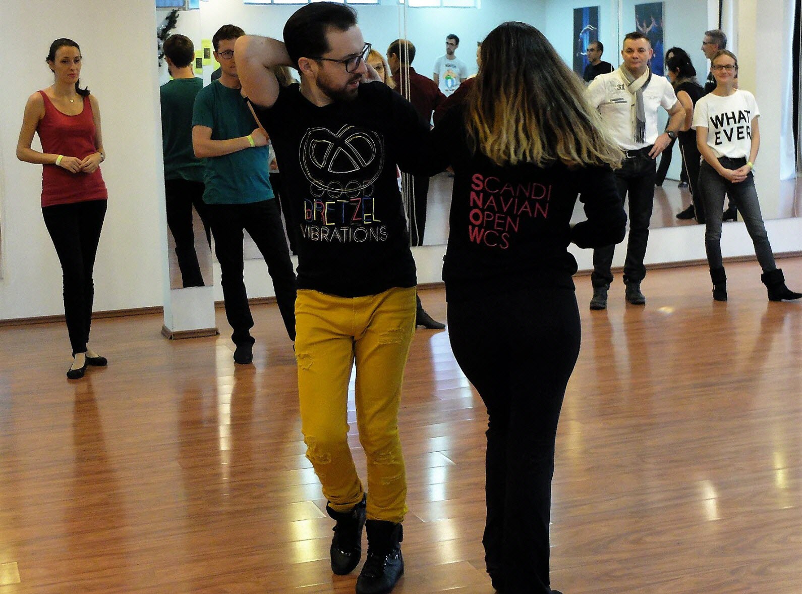 découvrez les bienfaits du swing en couple, une activité ludique qui renforce la complicité, améliore la communication et apporte joie et énergie à votre relation.